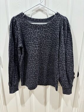 LOFT Gray and Black Leopard-Print Puff-Sleeve Long Sleeve Tee